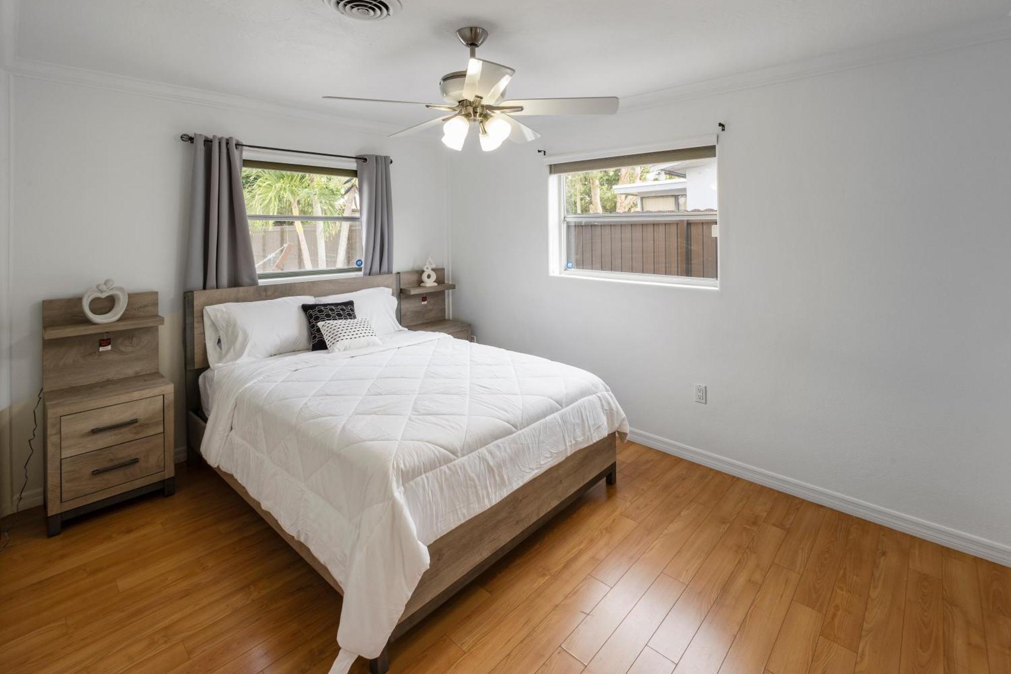 Paradise With Private Pool Sleeps 10 Near The Beach Sunrise Bagian luar foto
