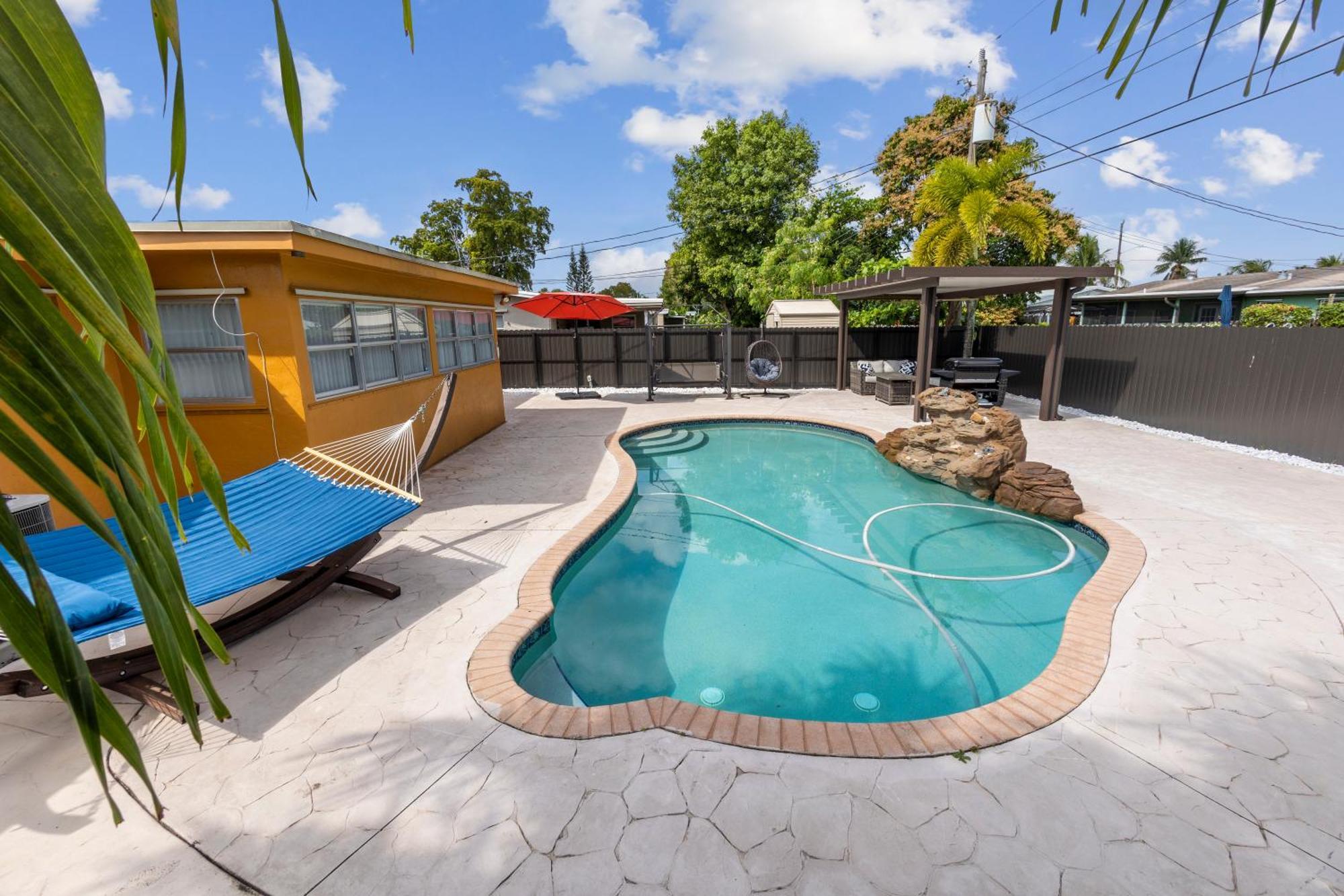Paradise With Private Pool Sleeps 10 Near The Beach Sunrise Bagian luar foto
