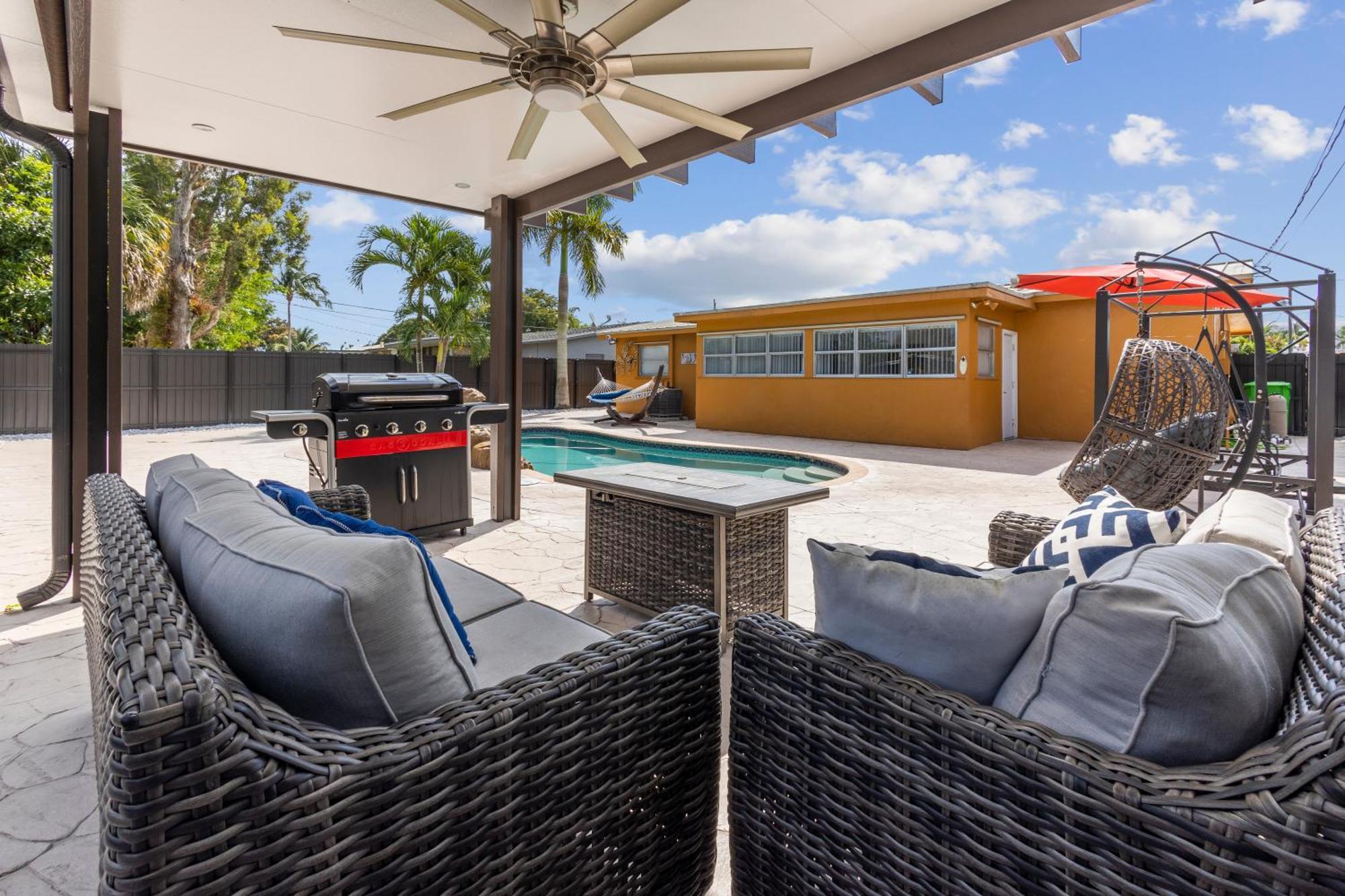 Paradise With Private Pool Sleeps 10 Near The Beach Sunrise Bagian luar foto